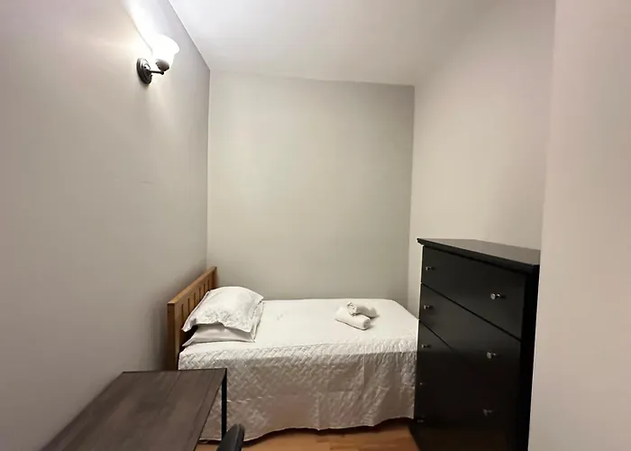 Wonderful Close To Downtown - Free Parking Homestay *