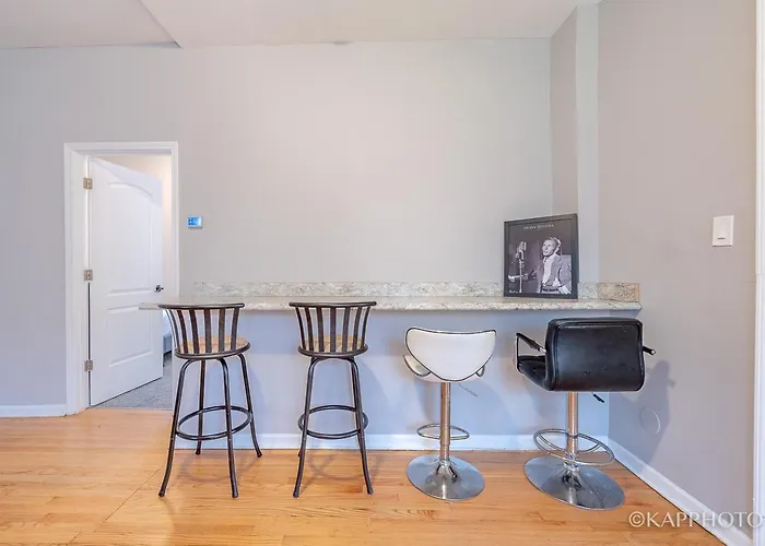 Wonderful Close To Downtown - Free Parking