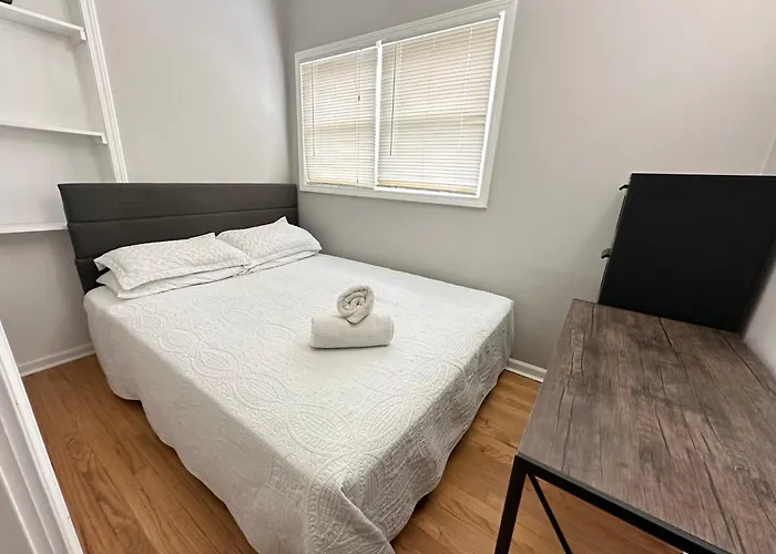 Wonderful Close To Downtown - Free Parking Homestay *