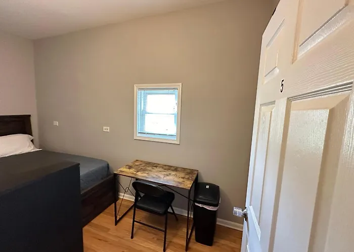 Wonderful Close To Downtown - Free Parking Homestay Chicago