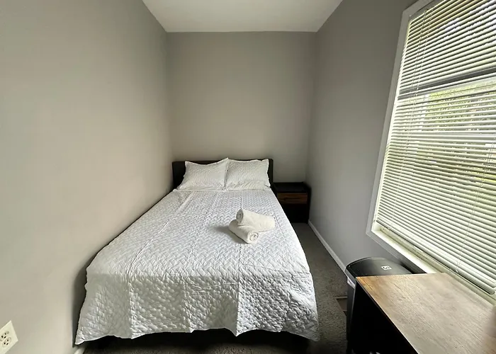 Homestay Wonderful Close To Downtown - Free Parking