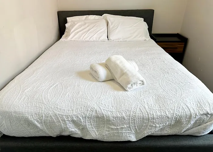 Homestay Wonderful Close To Downtown - Free Parking *