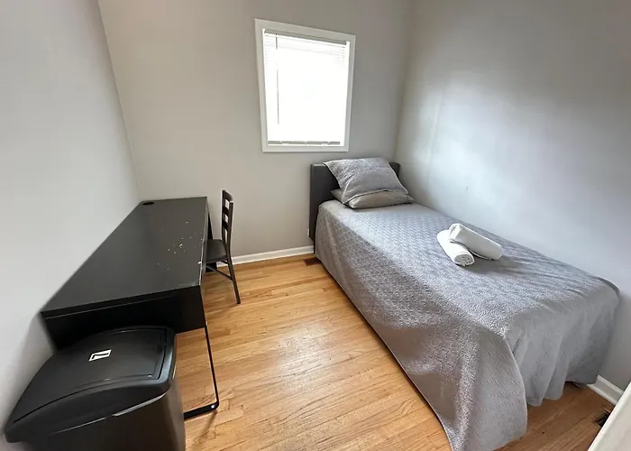 Wonderful Close To Downtown - Free Parking Homestay *