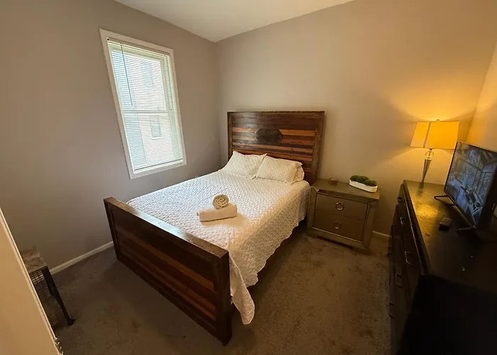 Homestay Wonderful Close To Downtown - Free Parking