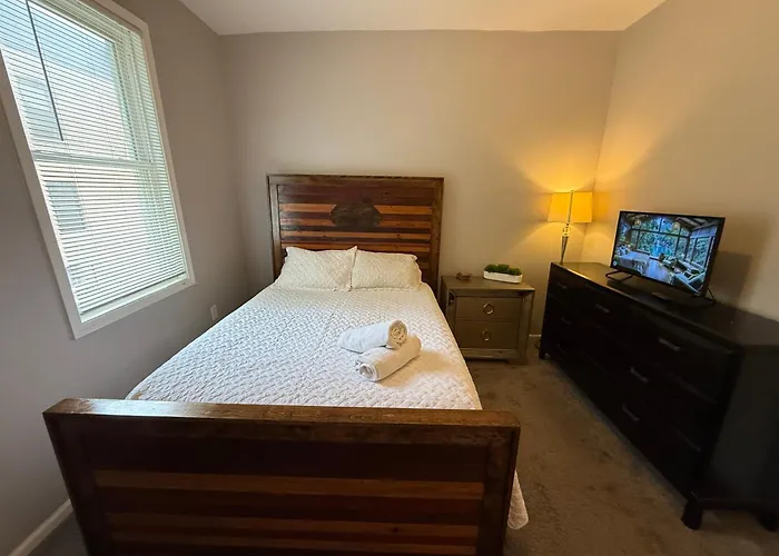 Wonderful Close To Downtown - Free Parking Homestay *