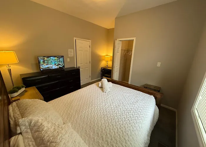 Wonderful Close To Downtown - Free Parking