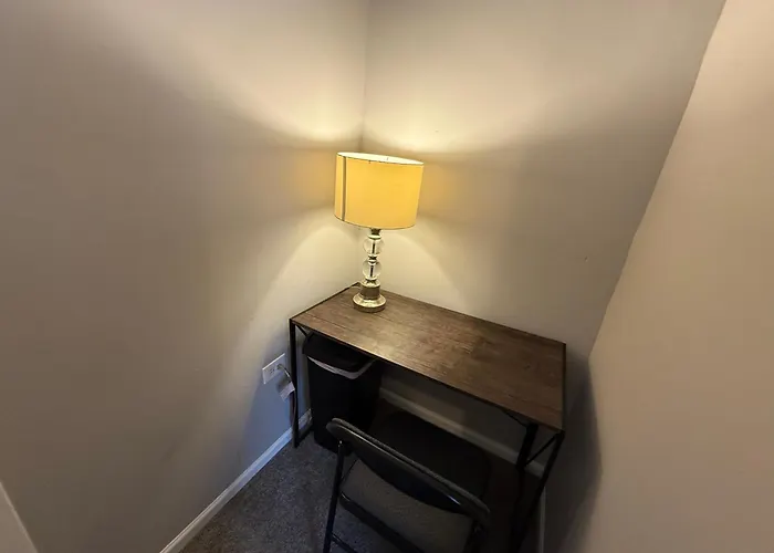 Homestay Wonderful Close To Downtown - Free Parking